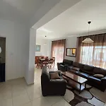 Three Bedroom Casa De *