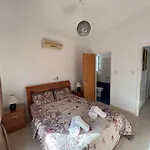 Three Bedroom Casa De *