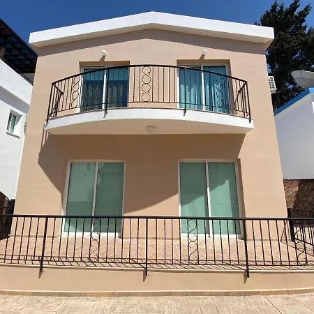 Villa Three Bedroom Casa De Pafos
