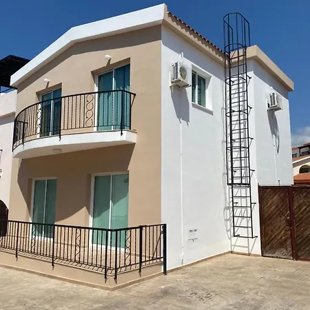 Vilă Three Bedroom Casa De *