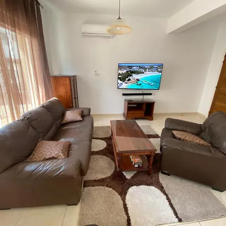 Three Bedroom Casa De Villa
