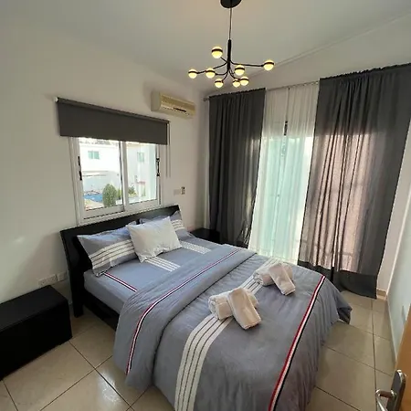 Three Bedroom Casa De Villa Paphos