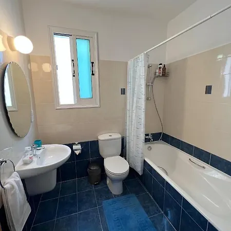 Three Bedroom Casa De *