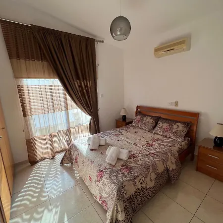 Three Bedroom Casa De *