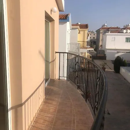 Three Bedroom Casa De Paphos