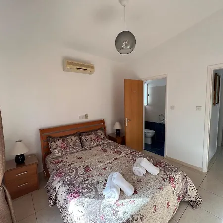 Three Bedroom Casa De *