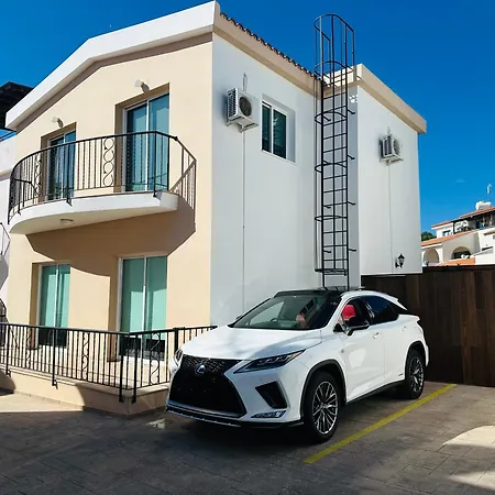 Three Bedroom Casa De Villa *