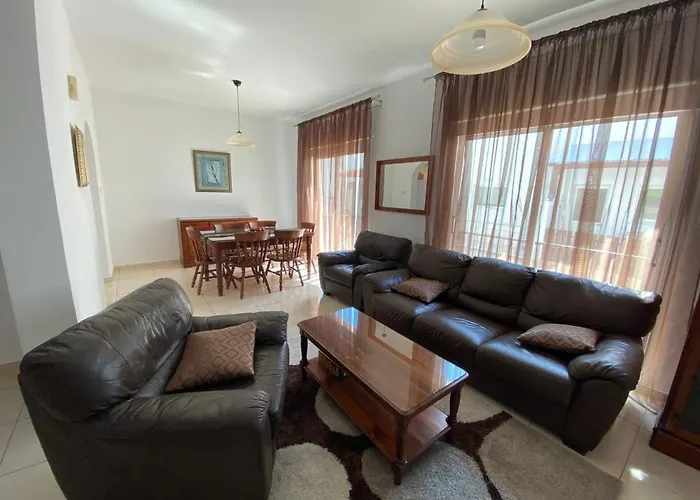 וילה Three Bedroom Casa De *