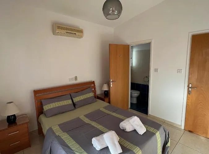 וילה Three Bedroom Casa De פאפוס