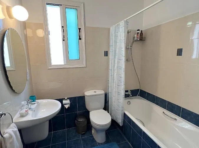 Three Bedroom Casa De *