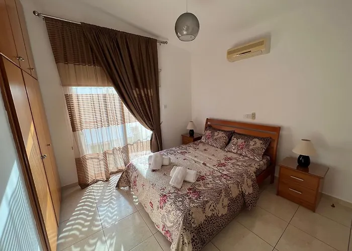 Three Bedroom Casa De *