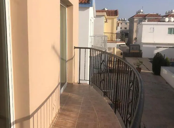 Three Bedroom Casa De פאפוס