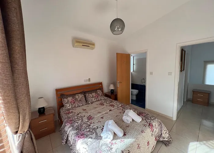 Three Bedroom Casa De *