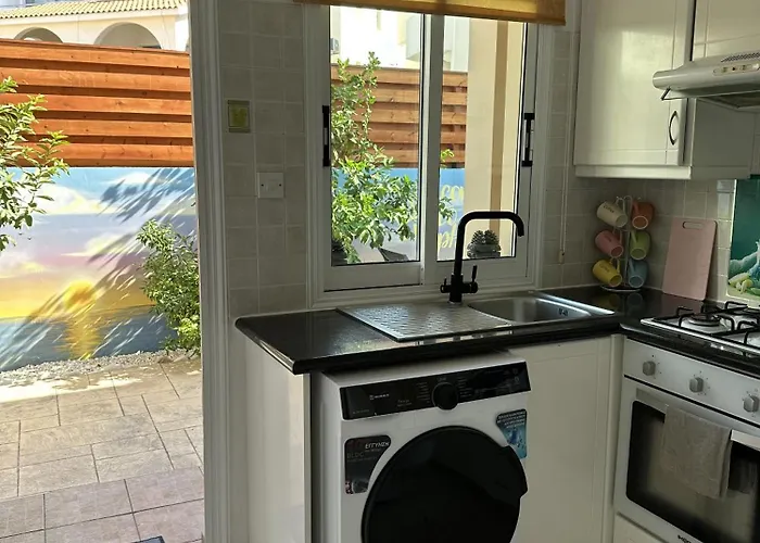 Three Bedroom Casa De Paphos