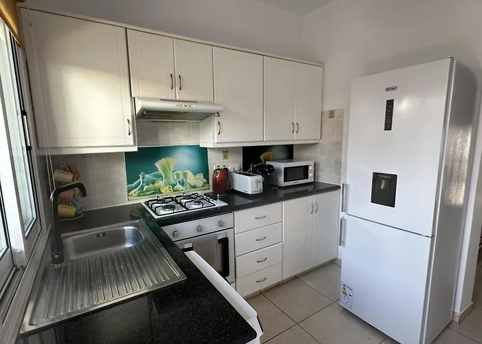 וילה Three Bedroom Casa De פאפוס