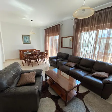 فيلة Three Bedroom Casa De *