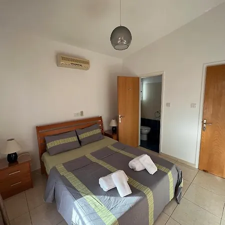 فيلة Three Bedroom Casa De بافوس