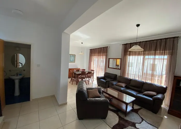 Three Bedroom Casa De *